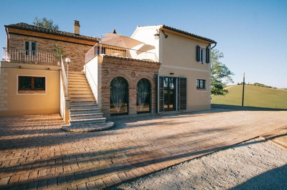 VILLA ROBERTI  Exclusive Country House with pool Villa in Marche