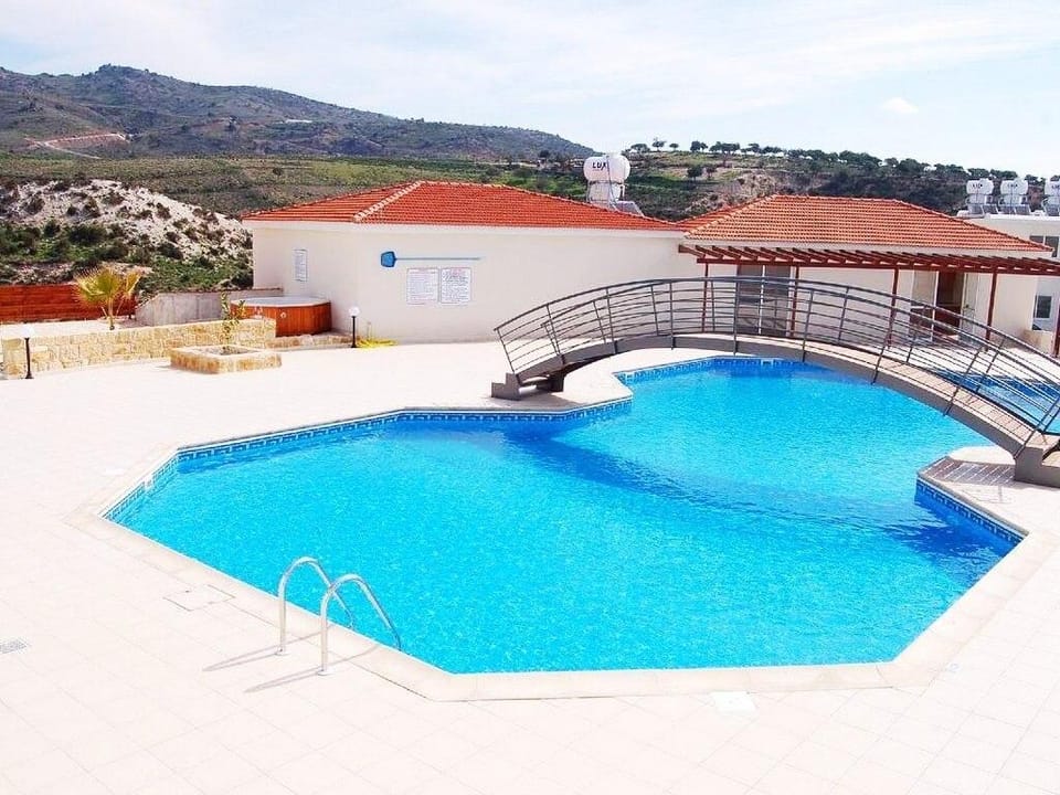 Peyia Resort Apartment with pool, tv cable & wifi Vacation rental in Peyia