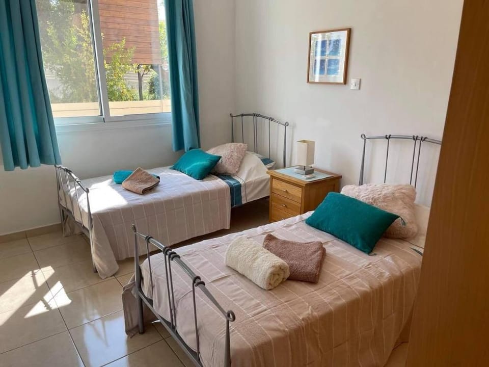 Peyia Resort Apartment with pool, tv cable & wifi Vacation rental in Peyia