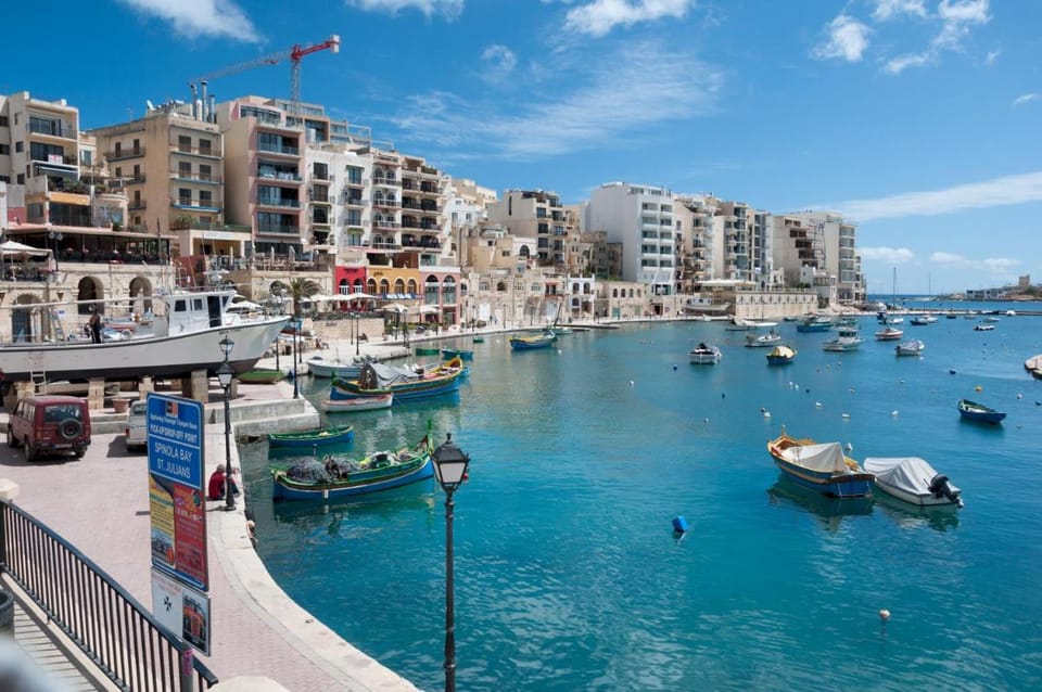 Idyllic Apartment steps from the Promenade Apartment in Malta