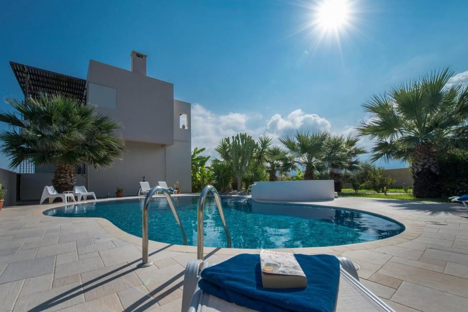 Xenos Villa 2 With 4 Bedrooms , private swimming pool, near the sea in Tigaki Villa in Kos, Greece
