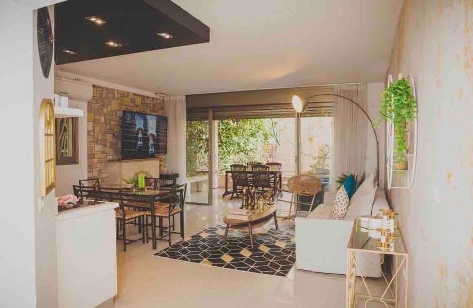 Hilton beachfront flat up to 6 with a jacuzzi Vacation rental in Tel Aviv-Yafo