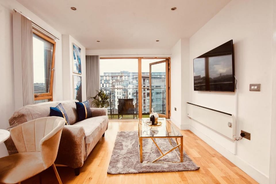 Deluxe City Centre Apt Balcony View Free Parking Apartment in Leeds