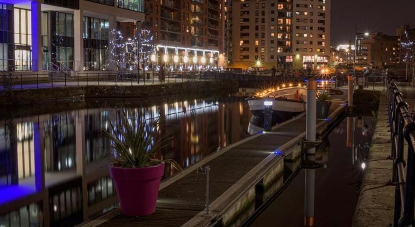 Deluxe City Centre Apt Balcony View Free Parking Apartment in Leeds