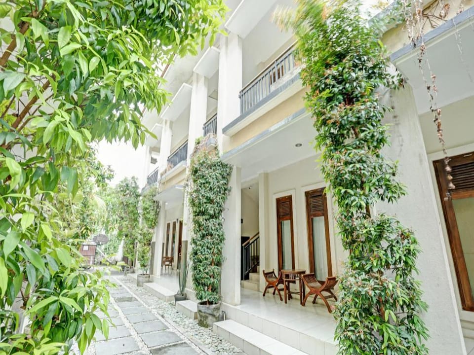 OYO 90505 Pondok Karenda Hotel in Kuta