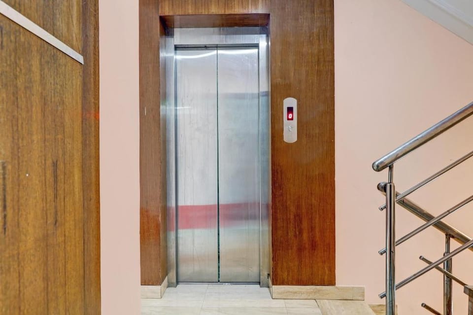 OYO Townhouse 82047 SRK Live Inn Castle Hotel in Bengaluru