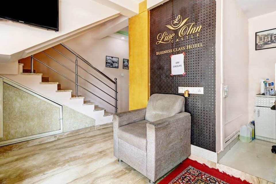 OYO Townhouse 82047 SRK Live Inn Castle Hotel in Bengaluru