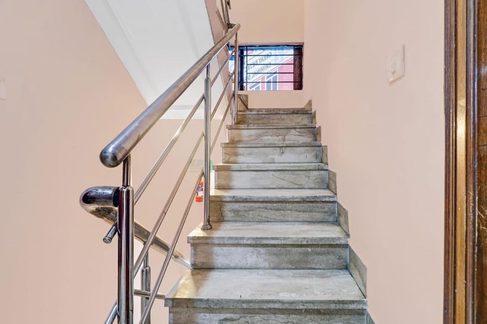 OYO Townhouse 82047 SRK Live Inn Castle Hotel in Bengaluru