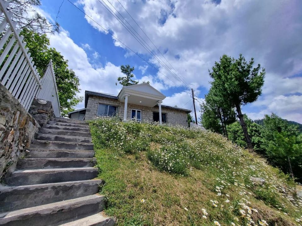 Private Cottage Khaira Gali with Mountain View Vacation rental in Pakistan