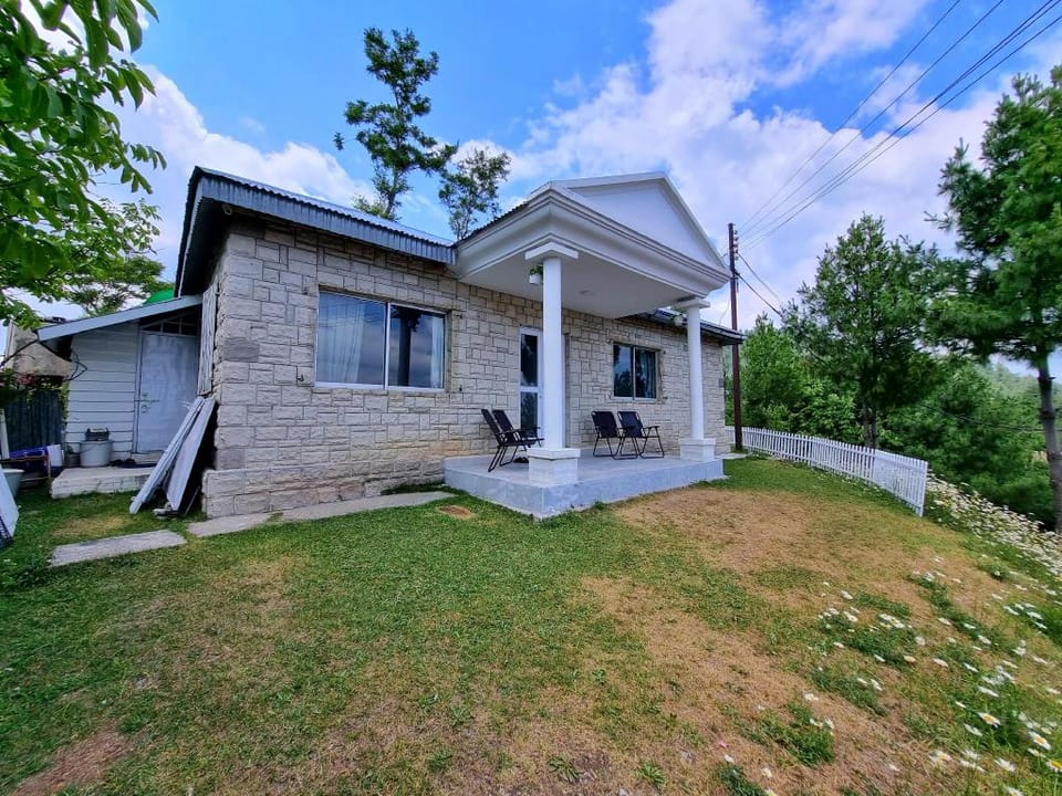 Private Cottage Khaira Gali with Mountain View Vacation rental in Pakistan