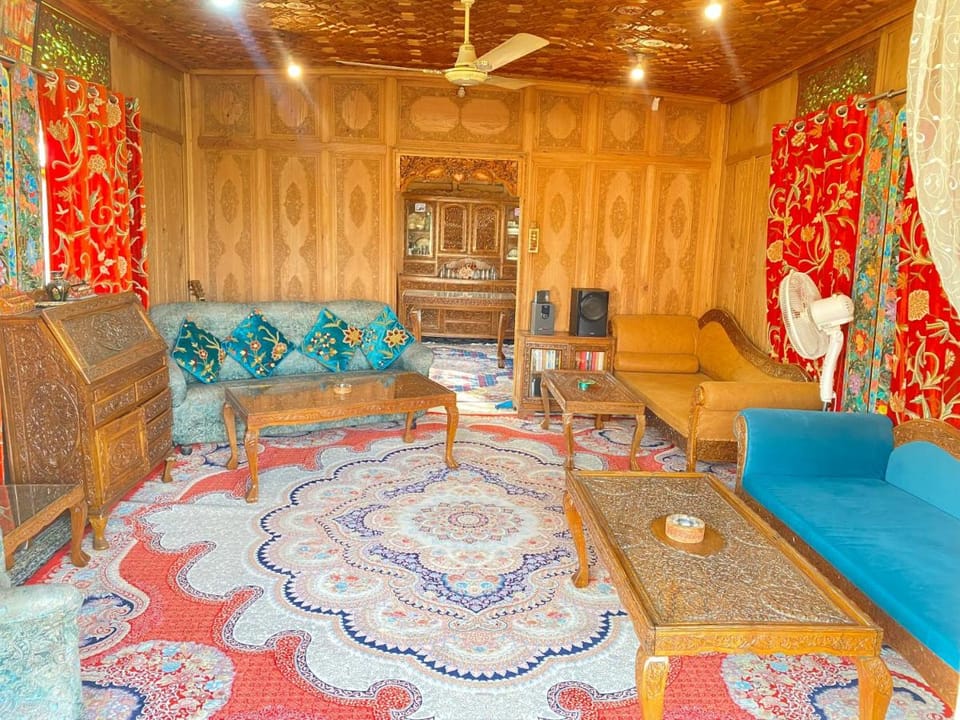 Houseboat New heidi Hotel in India