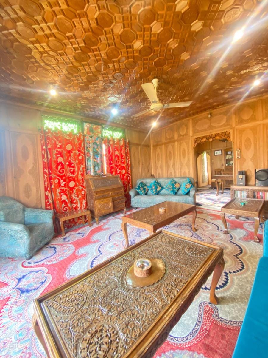 Houseboat New heidi Hotel in India