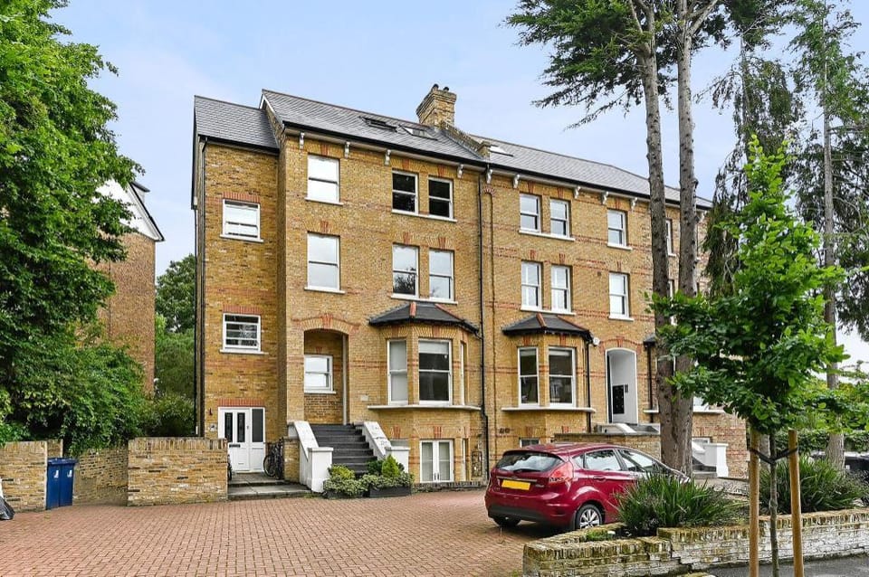 Comfy 2Bed&1Bath Flat with FREE Wi-Fi / Parking Apartment in London Borough of Ealing