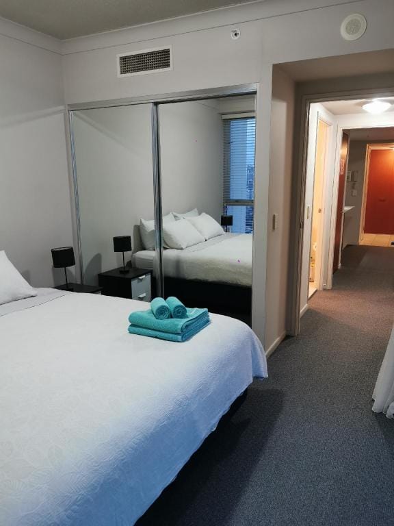 Surfers Paradise Central 2BR apartment oceanview Apartment in Surfers Paradise