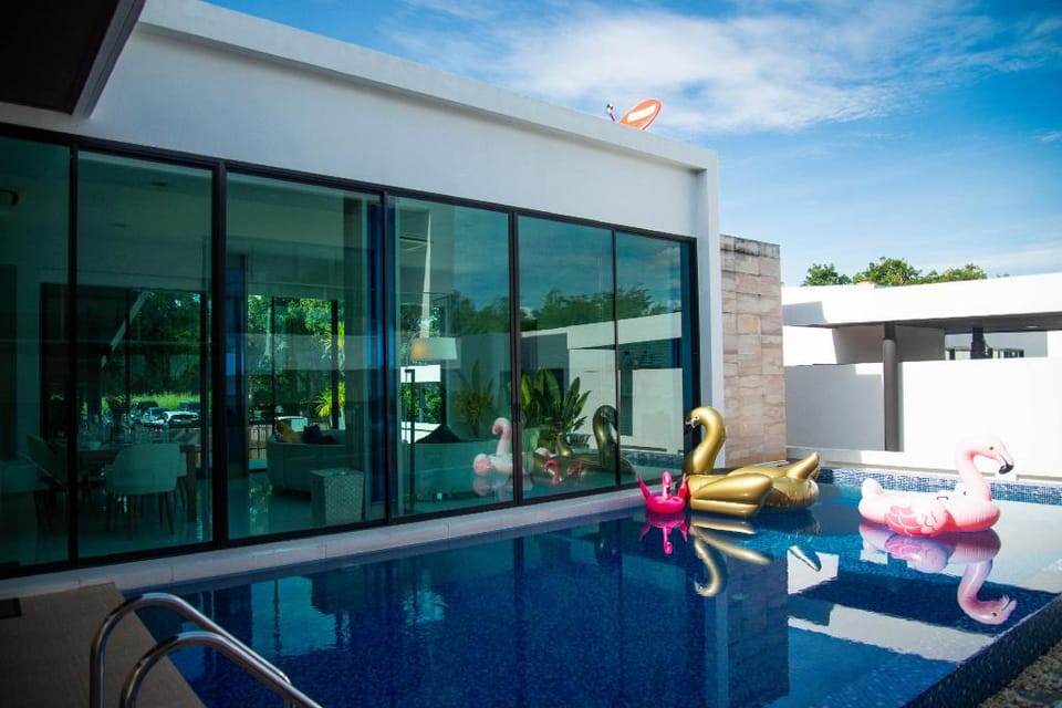 Movenpick 3BR 2 Floor Pool Villa By Hello Pattaya Villa in Pattaya City
