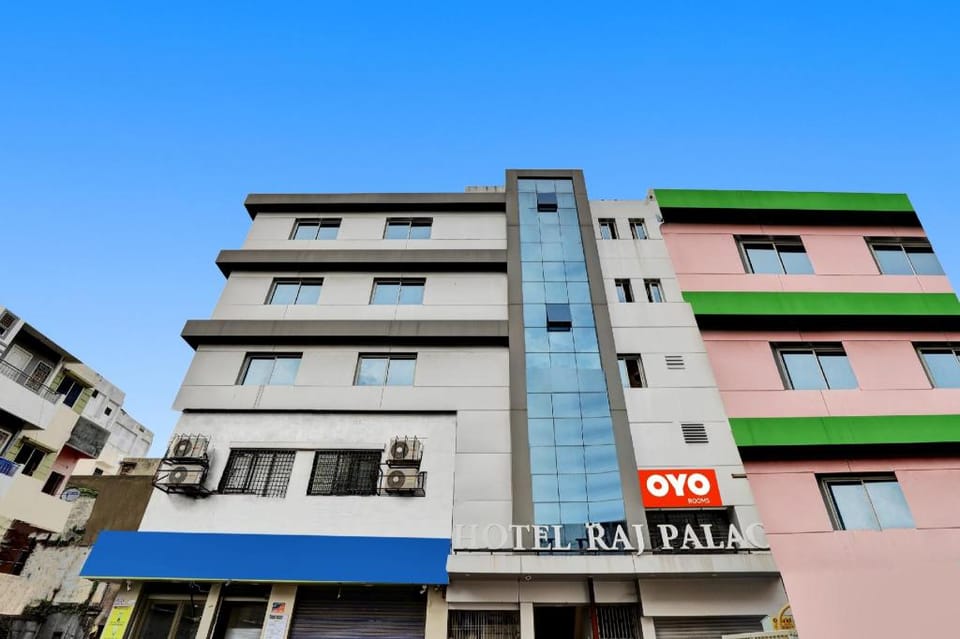 Super Collection O Hotel Raj Palace Hotel in Vadodara