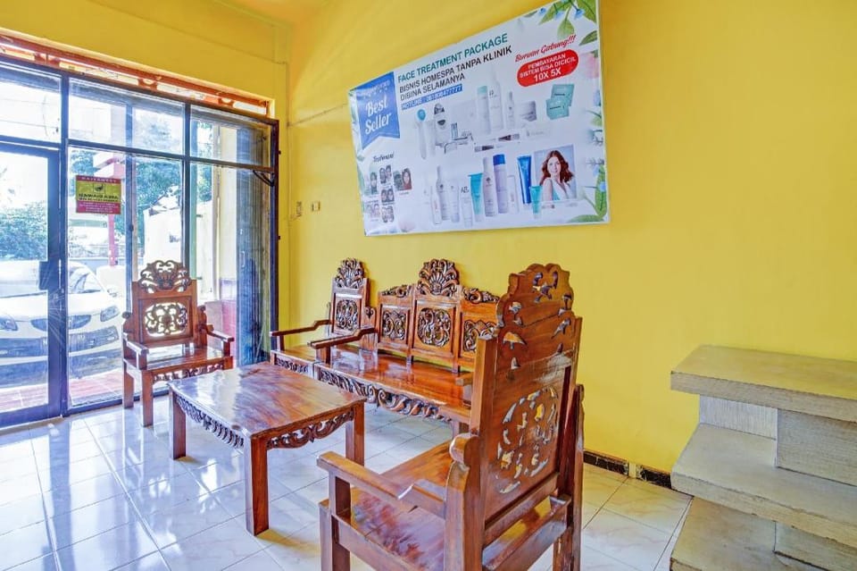 OYO 90604 Menara Sakti Syariah Homestay Hotel in East Java