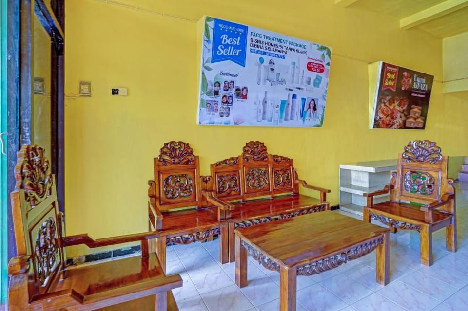 OYO 90604 Menara Sakti Syariah Homestay Hotel in East Java