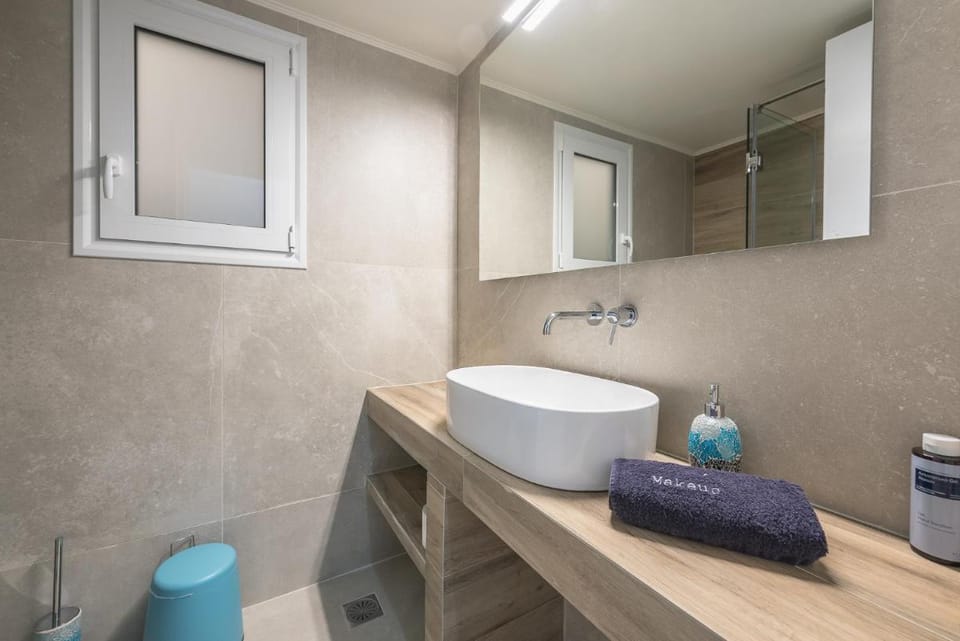 Athens Bright Suite by CloudKeys Apartment in Athens