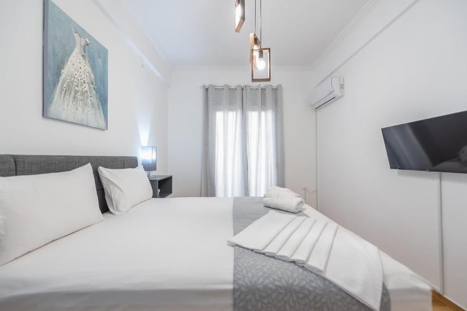 Athens Bright Suite by CloudKeys Apartment in Athens
