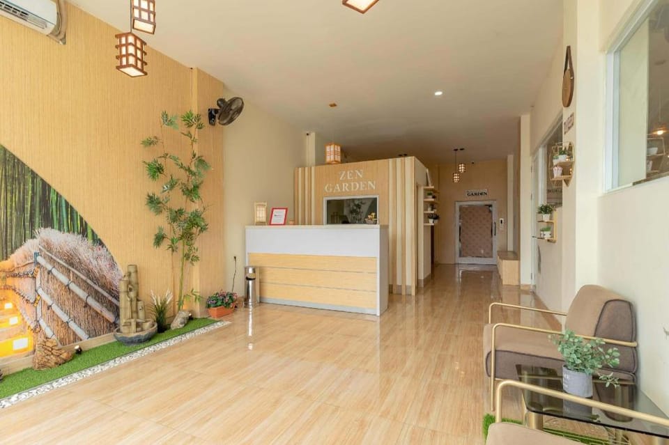 RedDoorz Plus Near RS Royal Taruma Grogol Hotel in Jakarta