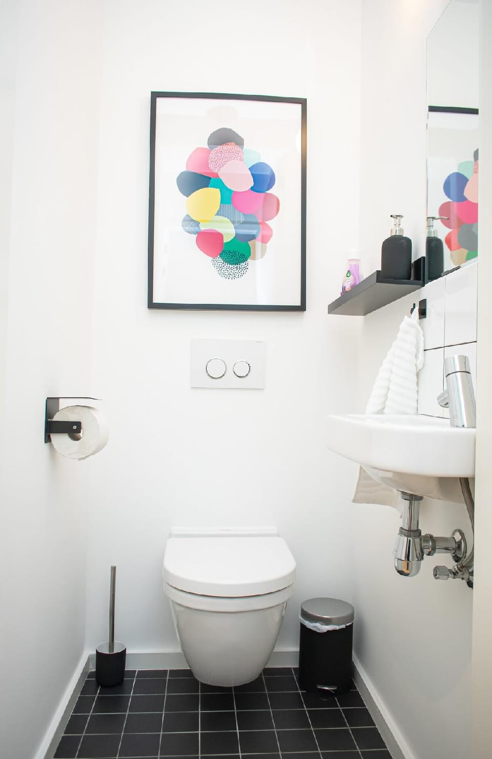 R213 - Modern 2-BR Urban Escape with ♡ Terrace Apartment in Brussels