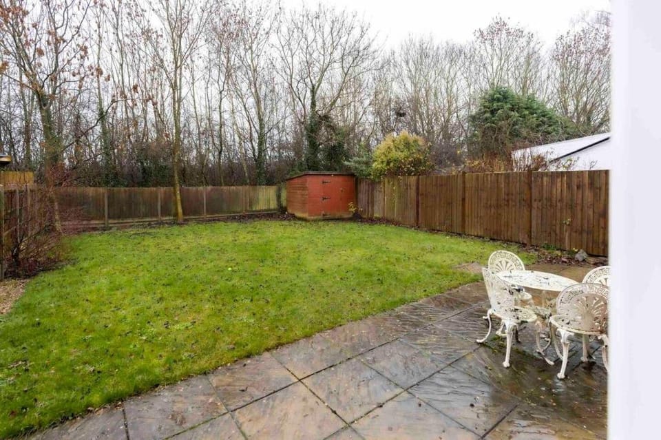 CAPRI 13 SA - Close to Uni&M1 Wifi*Parking*3 bed Vacation rental in Loughborough