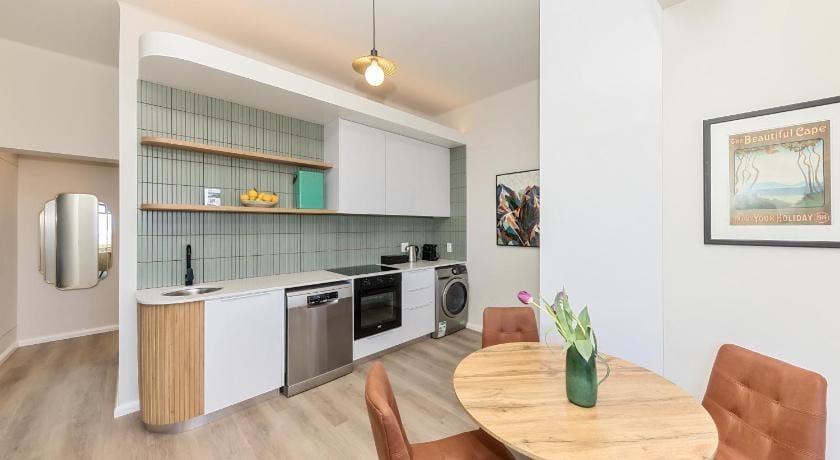 On the Beach in Camps Bay - fully equipped 2 bedroom apartment Apartment in Camps Bay