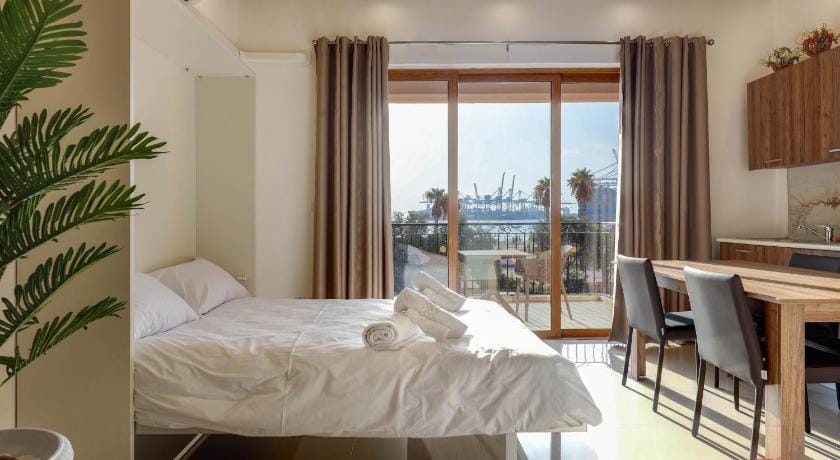 Luxurious Duplex Seafront Apt w/ Amazing Sea Views Apartment in Malta