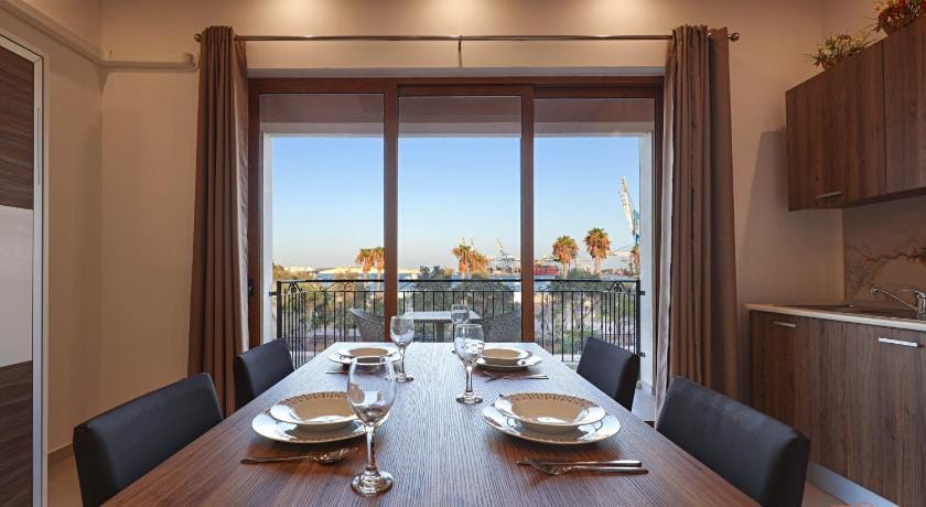Luxurious Duplex Seafront Apt w/ Amazing Sea Views Apartment in Malta