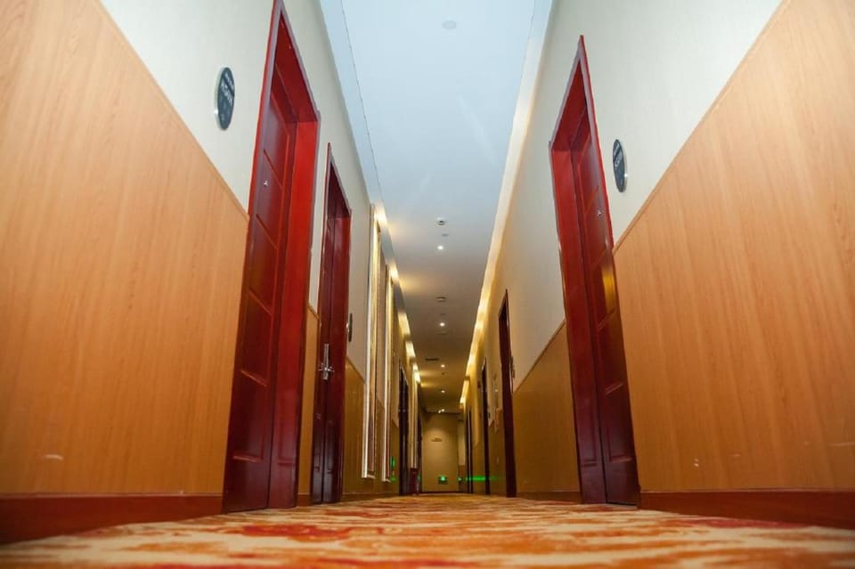 Hi Inn Shanghai Dongan Road Metro Station Hotel in Shanghai