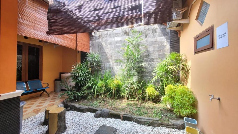 RedDoorz Syariah @ Endrayanti Inn RSUD Yogyakarta Hotel in Yogyakarta