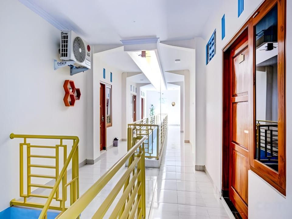 Happy Syariah Hotel near Jombor Mitra RedDoorz Hotel in Special Region of Yogyakarta