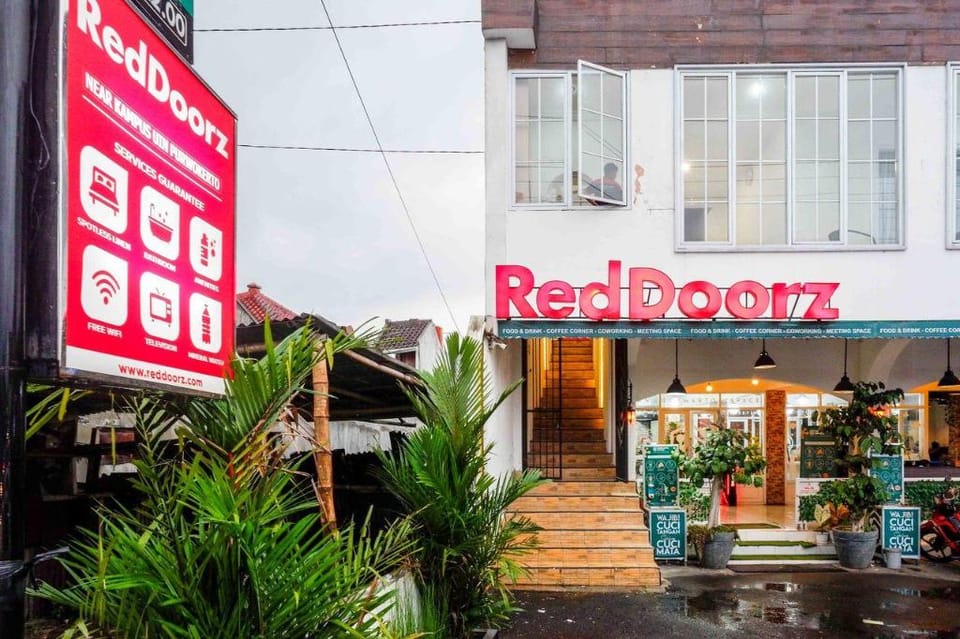 RedDoorz near Rita Super Mall Purwokerto Hotel in Indonesia