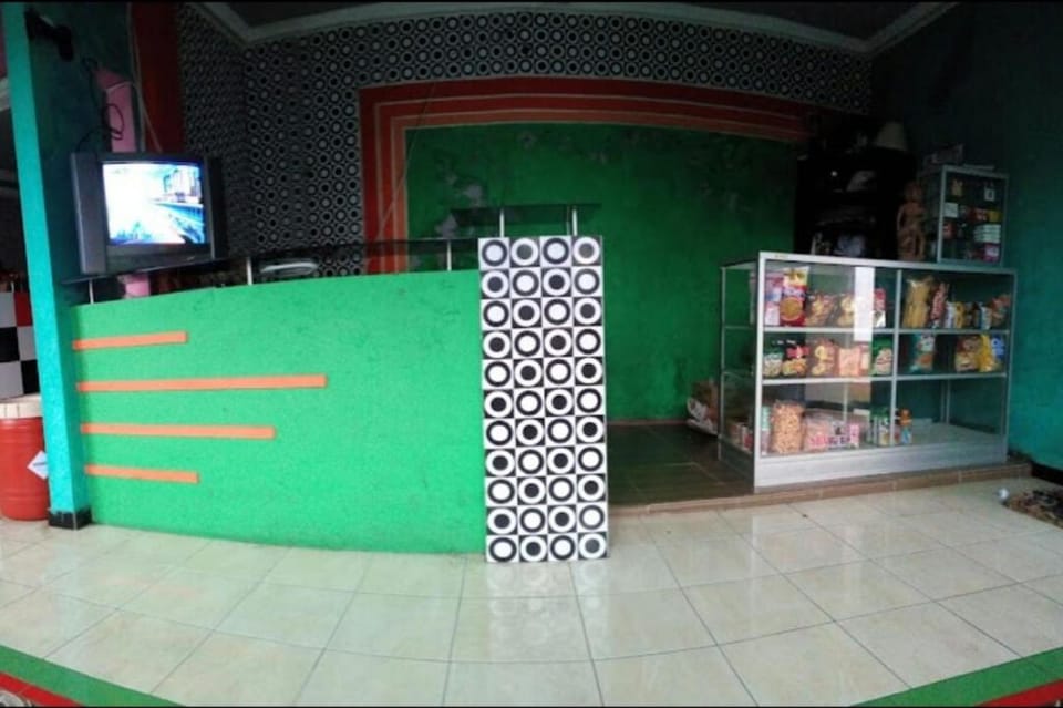 OYO Life 90646 Villa Karsinem Pasuruan Hotel in East Java