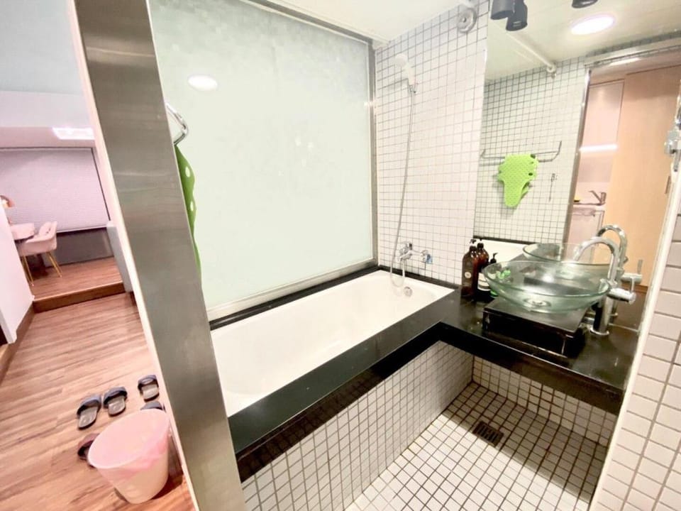 Cozy Loft Hideaway 西門町靜謐舒適的設計宅(701) Apartment in Taipei City