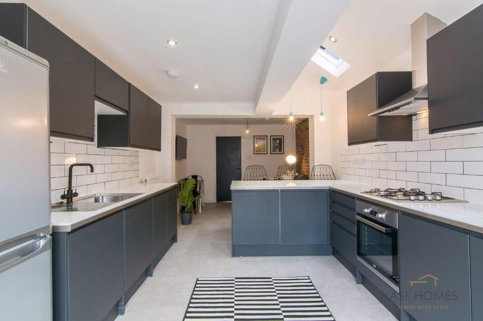 Bolingbroke House by Yoko Property Vacation rental in Coventry