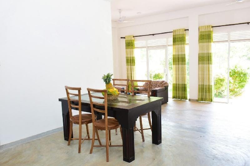 Sanithu Villa - 2 Bedroom Apartment  Apartment in Hikkaduwa