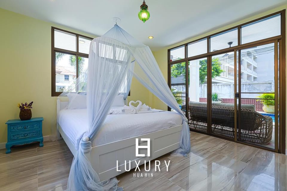 Modern Pool villa, 4 Bedroom Close to Beach (HV) Villa in Nong Kae