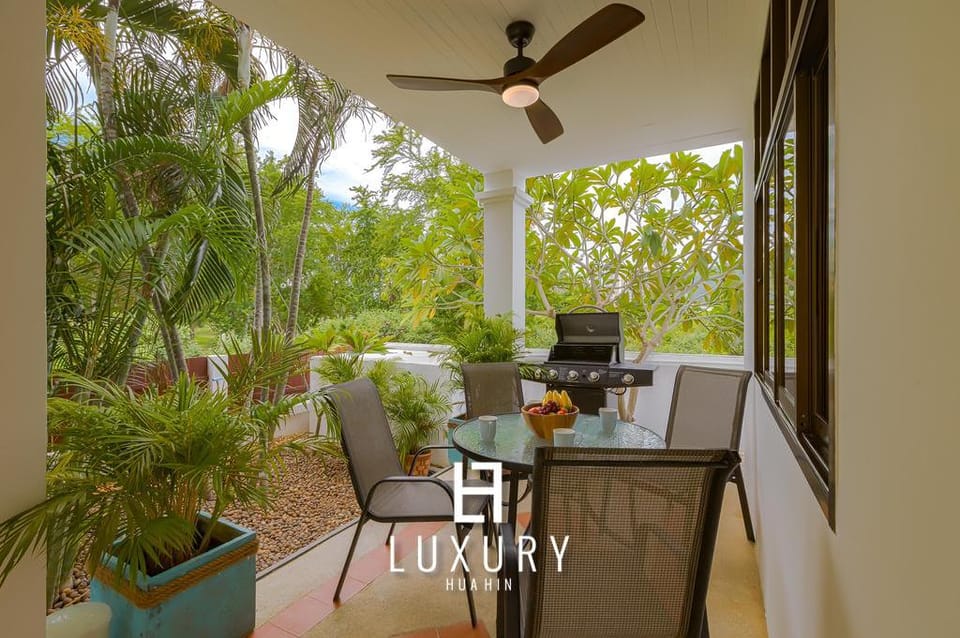 Modern Pool villa, 4 Bedroom Close to Beach (HV) Villa in Nong Kae