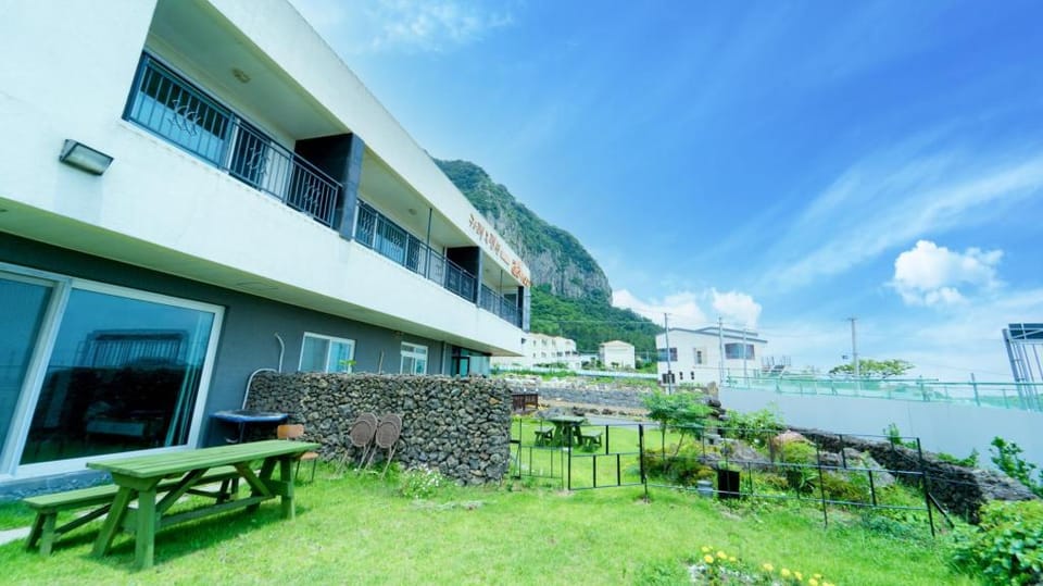 Seogwipo Geora Pension Bed and Breakfast in South Korea