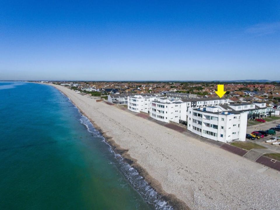 No. 28 Contemporary beach side property with sea views Vacation rental in Chichester District