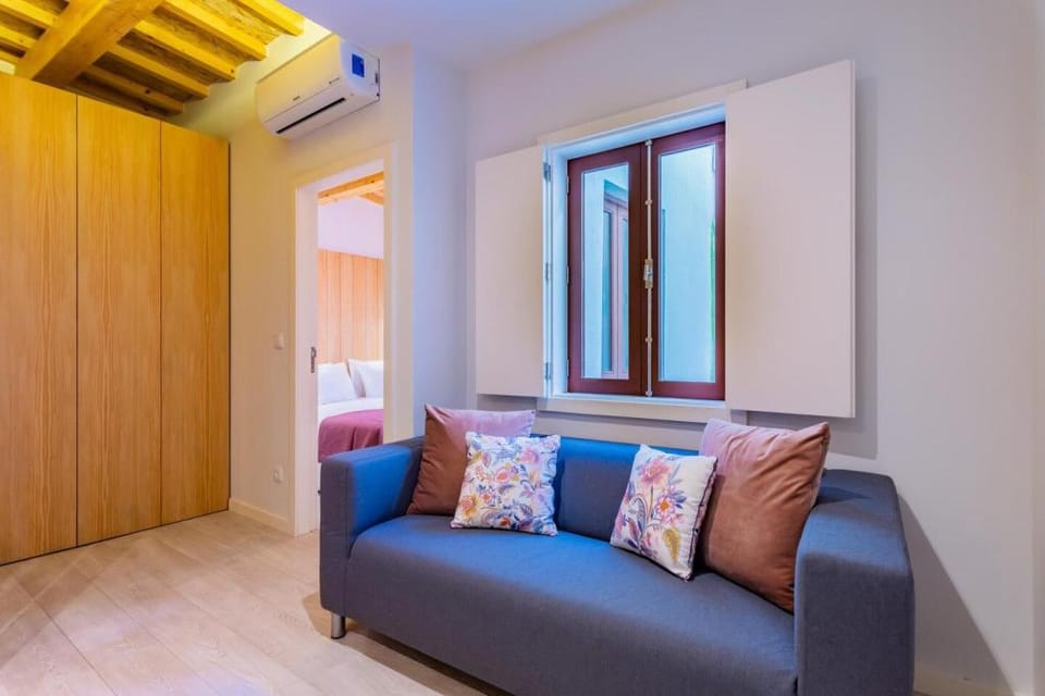 Lemago Porto Apartments - SÃO BENTO 2nd BACK FLOOR Apartment in Porto