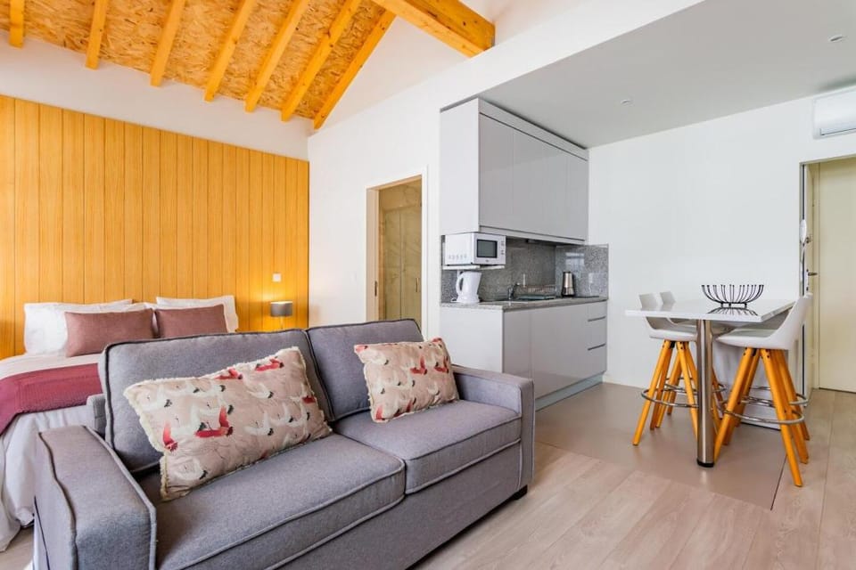Lemago Porto Apartments - SÃO BENTO 2nd FLOOR Apartment in Porto