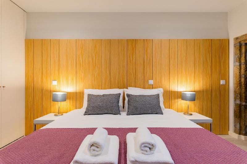 Lemago Porto Apartments - SÃO BENTO 1st FLOOR Apartment in Porto