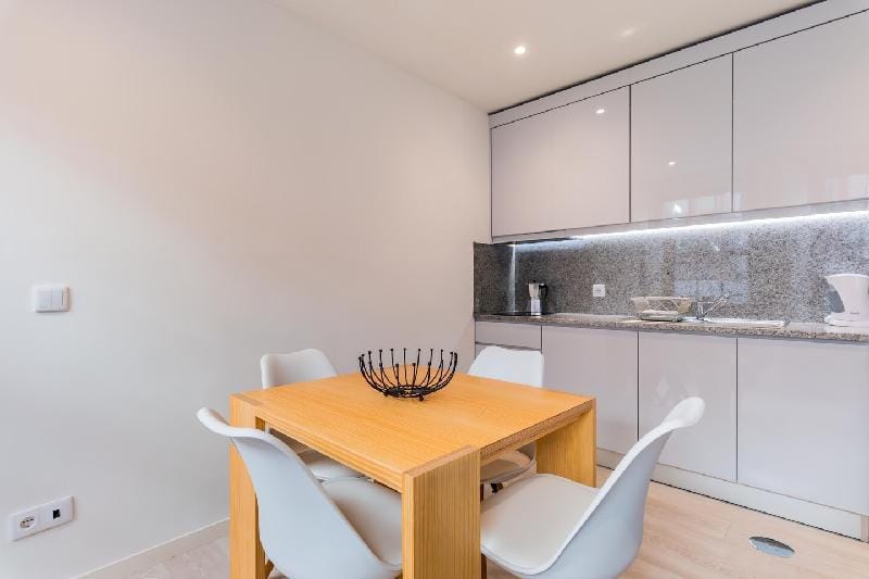 Lemago Porto Apartments - SÃO BENTO 1st FLOOR Apartment in Porto
