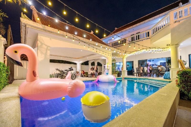 PRIVATE BEACH SIDE POOL VILLA!! SLEEPS 22 GUEST!! Villa in Pattaya City