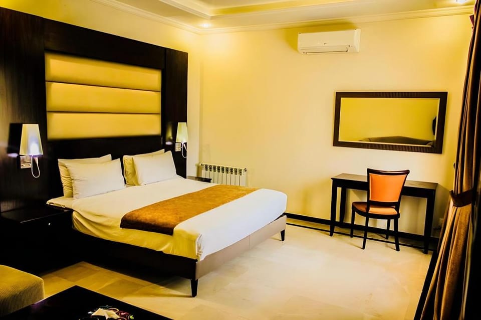 M-Winner guest house Hotel in Karachi