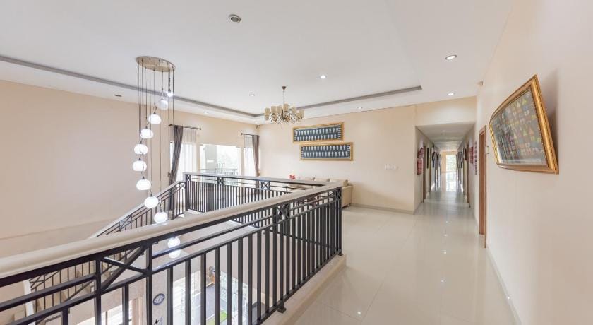 RedDoorz Premium @ Griya Inkoppabri Cisarua Puncak Hotel in Cisarua