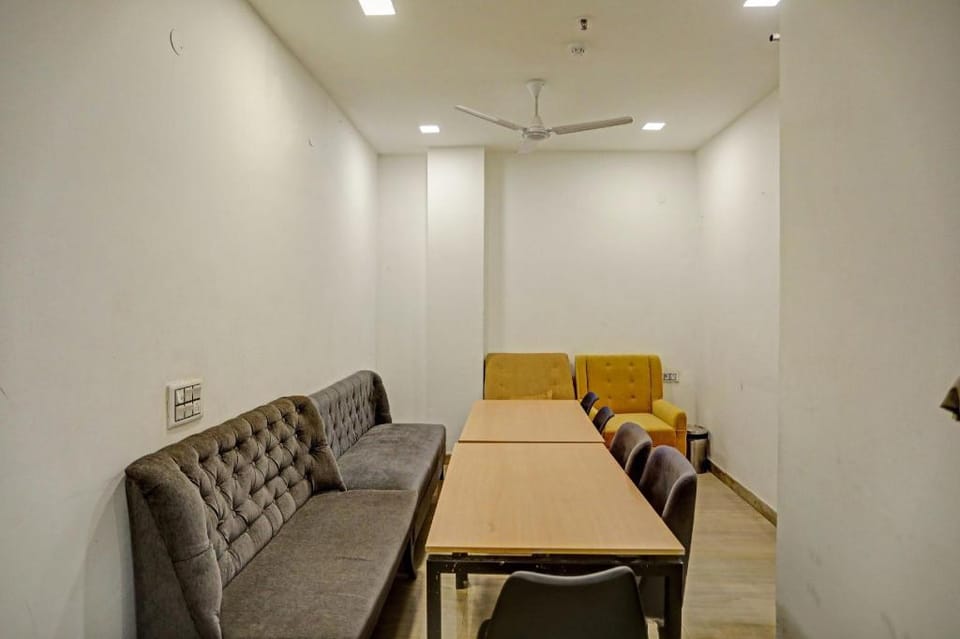 Super Townhouse Mannat Rohini 16 Hotel in Delhi